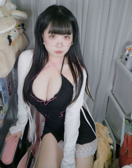 《不扣钮的女孩》