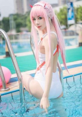 龙纹身的女孩
